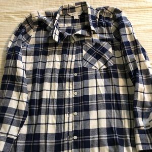 3/ $10 Women’s old navy classic button down shirt